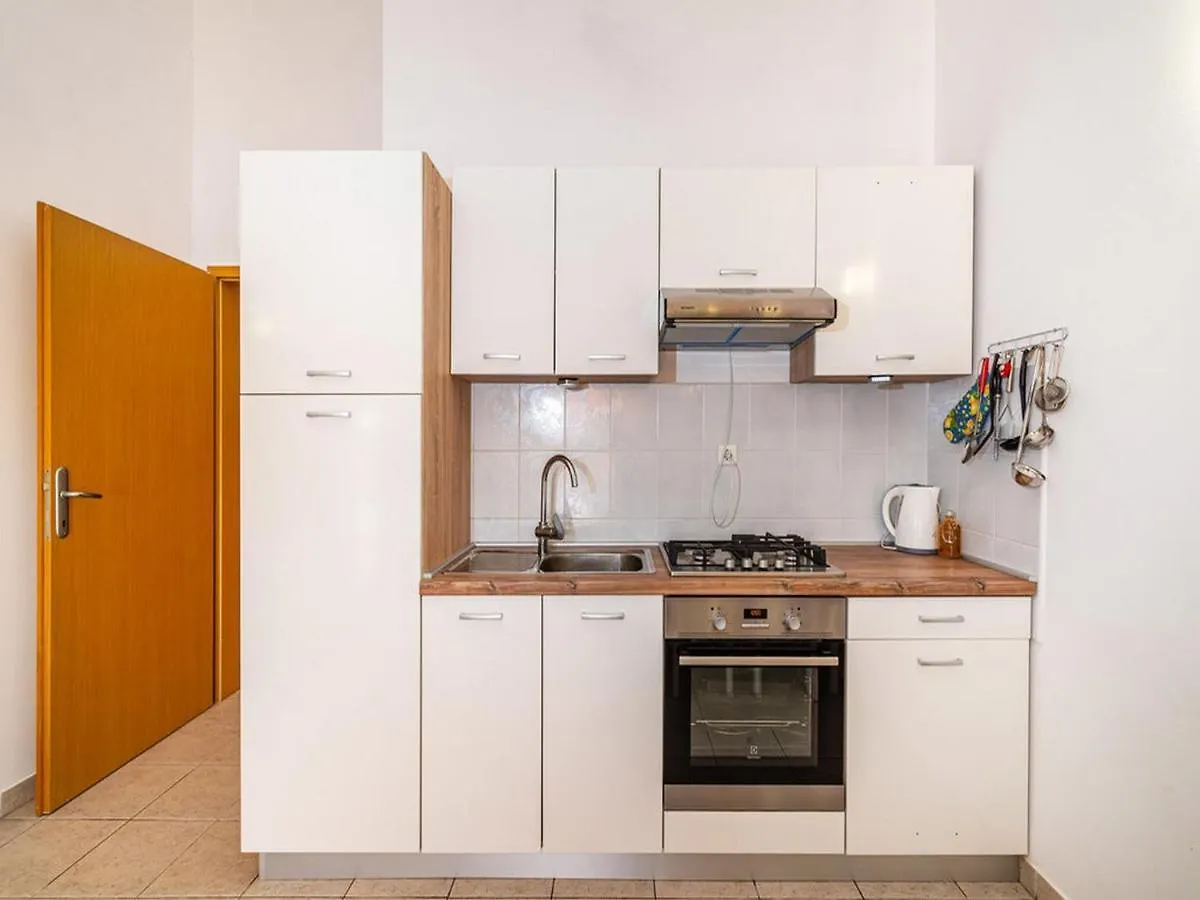 Apartment Irena 珀塞达耶