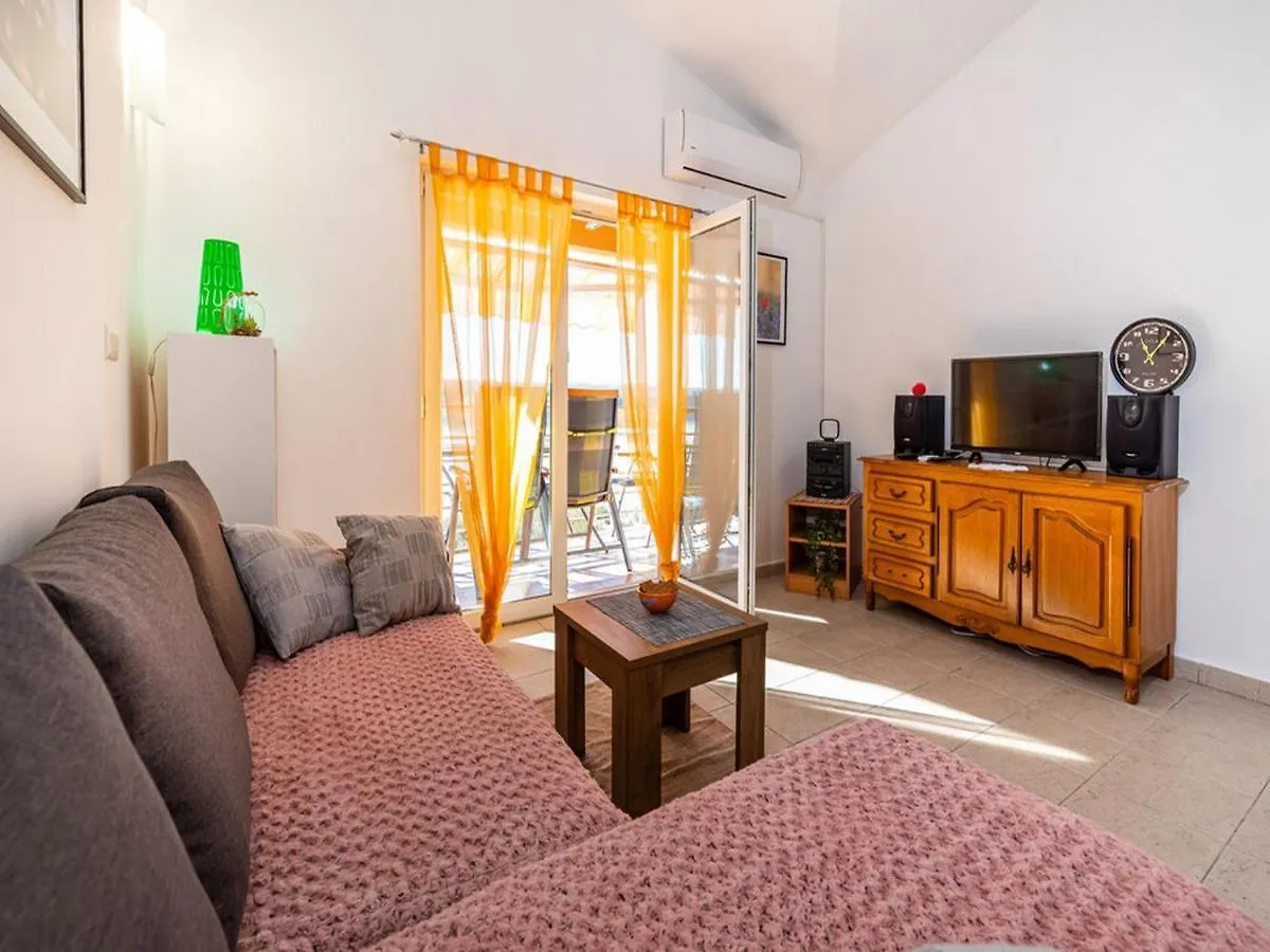 Apartment Irena 珀塞达耶